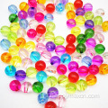 Assortiment des enfants artisanaux à perles acryliques claires